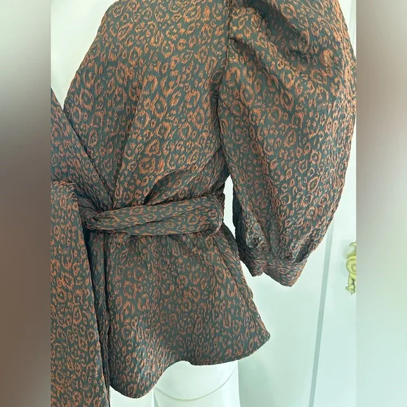 NWOT - Hutch for Anthropologie Brocade Wrap Top Puff Sleeve Tie Waist Size M - Picture 5 of 8